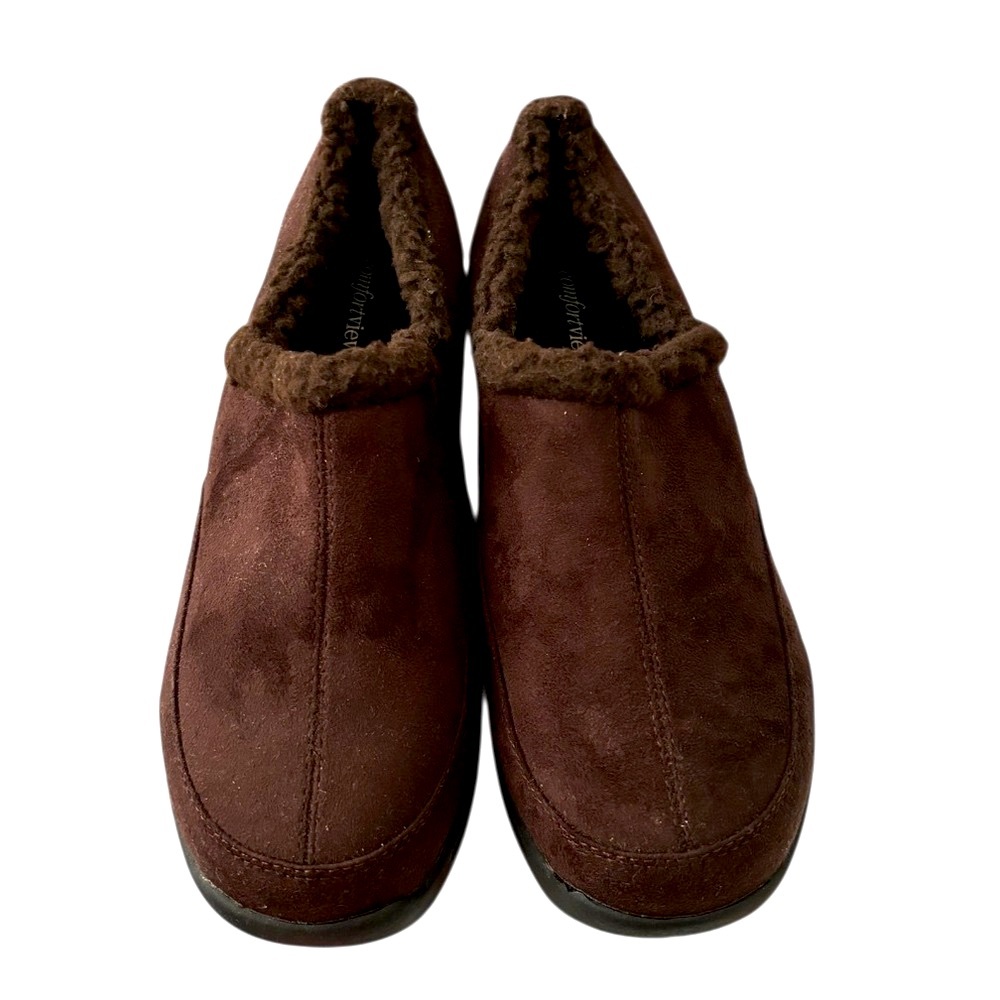 NWT Comfort View Women Brown Faux Suede Slip-On Shoes. Size 7.5WW. Brand New.